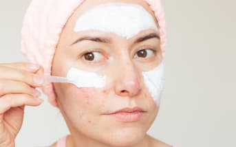 Peaux mixtes & imperfections : 3 masques maison purifiants qui font vraiment la différence