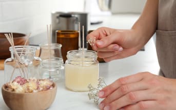 Bougie maison au miel & notes d’Orient : le cadeau DIY parfait pour Noël