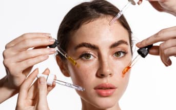 Actifs antioxydants, régénérants, hydratants… À quel moment les appliquer pour qu’ils soient vraiment efficaces ?