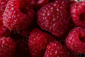Révélez votre éclat avec l'huile de framboise : astuces beauté et bien-être