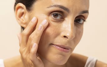 Et si votre peau vieillissait à cause de ce que vous mangez ? Les ingrédients “dermato” à privilégier pour préserver fermeté et éclat