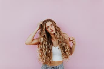 8 conseils pour un démêlage des cheveux facile et éviter les nœuds