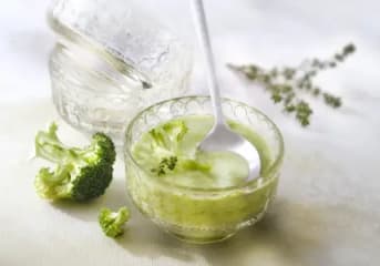 Soupe froide coco, thym et brocolis