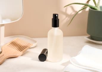 Spray idratante tra uno shampoo e l'altro per capelli mossi, ricci e crespi