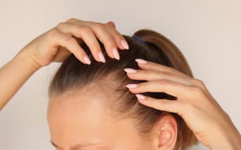 Cheveux fins : ces 2 poudres naturelles font des merveilles dès les premières semaines