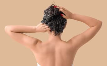 Bicarbonate de soude sur mes cheveux : 5 façons de l’utiliser