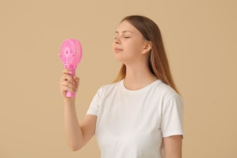 Bouffées de chaleur : causes, compréhension et solutions naturelles