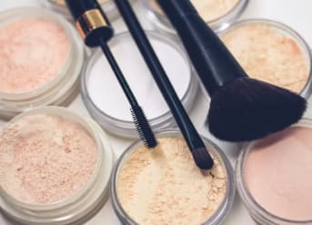 10 conseils pour choisir les bons produits de maquillage selon votre type de peau
