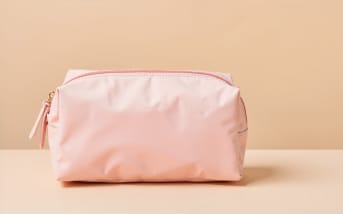 Vacances zen : la trousse naturelle idéale pour votre bébé