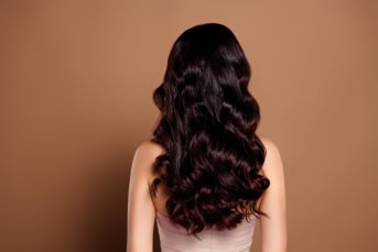 Cristalli liquidi per i capelli: come ottenere lucentezza e morbidezza