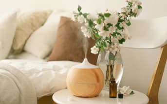 Ce spray maison au Lemongrass assainit votre intérieur et chasse les acariens