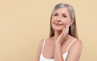 Quelle coloration choisir pour des cheveux blancs ?