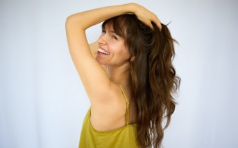 Vos longueurs sont abîmées ? Voici l’actif naturel que tout le monde avait oublié… jusqu’à maintenant