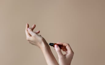 Quels répulsifs naturels préconiser pour les tiques ? 