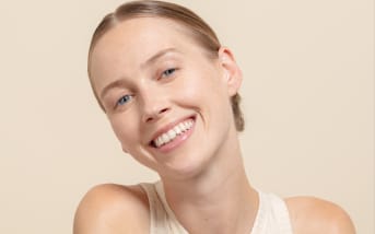 Taches brunes sur la peau : d'où viennent-elles et comment les différencier ?