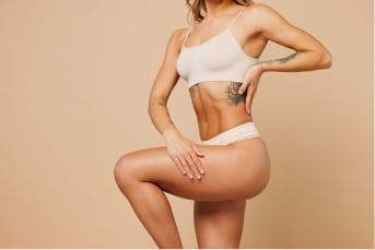 Tatouage qui gratte : causes, astuces naturelles et gestes à éviter