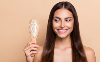 Routine capillaire naturelle : prendre soin de vos cheveux lisses et fins sans les alourdir
