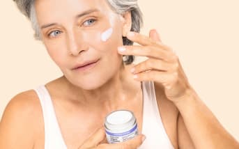 Mythe ou réalité : les cosmétiques anti-âge peuvent-ils être considérés comme efficaces ?