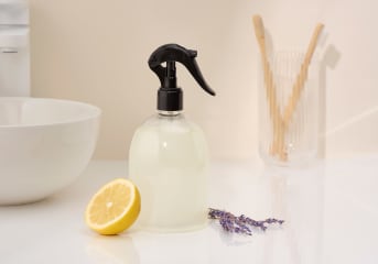 Spray nettoyant naturel anti-calcaire pour salle de bain 