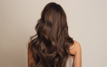 Cheveux forts, brillants, souples : et si tout se jouait grâce au soufre ?
