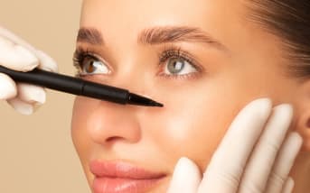 Quelle est la durée du brow lift, la nouvelle tendance sourcils ?