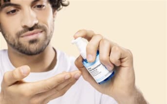 Peau en manque d’élasticité ? Ce sérum Aroma-Zone à moins de 6 € fait la différence!