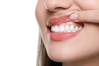 Soignez votre bouche naturellement : les plantes qui protègent vos dents