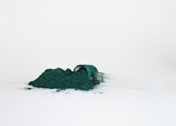 Spiruline : ses bienfaits insoupçonnés pour la santé et la beauté, comment l'utiliser au quotidien ?