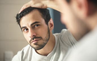 Prendre soin de ses cheveux pour hommes : huiles et soins naturel