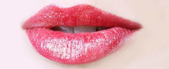 Bouche rouge baiser irisée