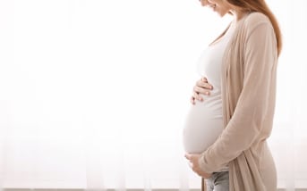 Vitamine D pendant la grossesse : bienfaits, conseils d'utilisation, précautions... tout savoir