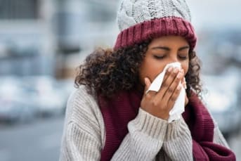 Raffreddore: sintomi, durata, trattamenti naturali