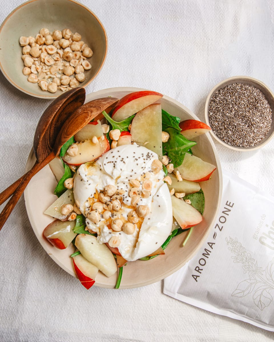 Salade de pêches et burrata, véritable ode à la légèreté