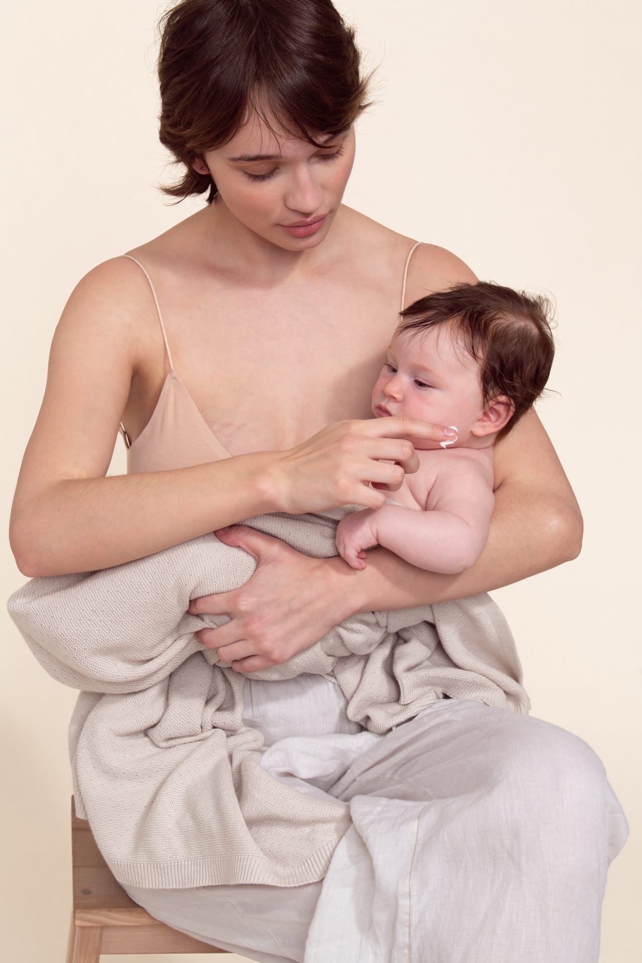 Brufoli nei neonati: cos'è l'acne neonatale?