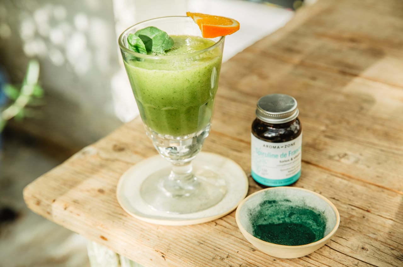 Smoothie détox à la Poire, Orange, salade verte et Spiruline : fraîcheur végétale, drainage et éclat naturel