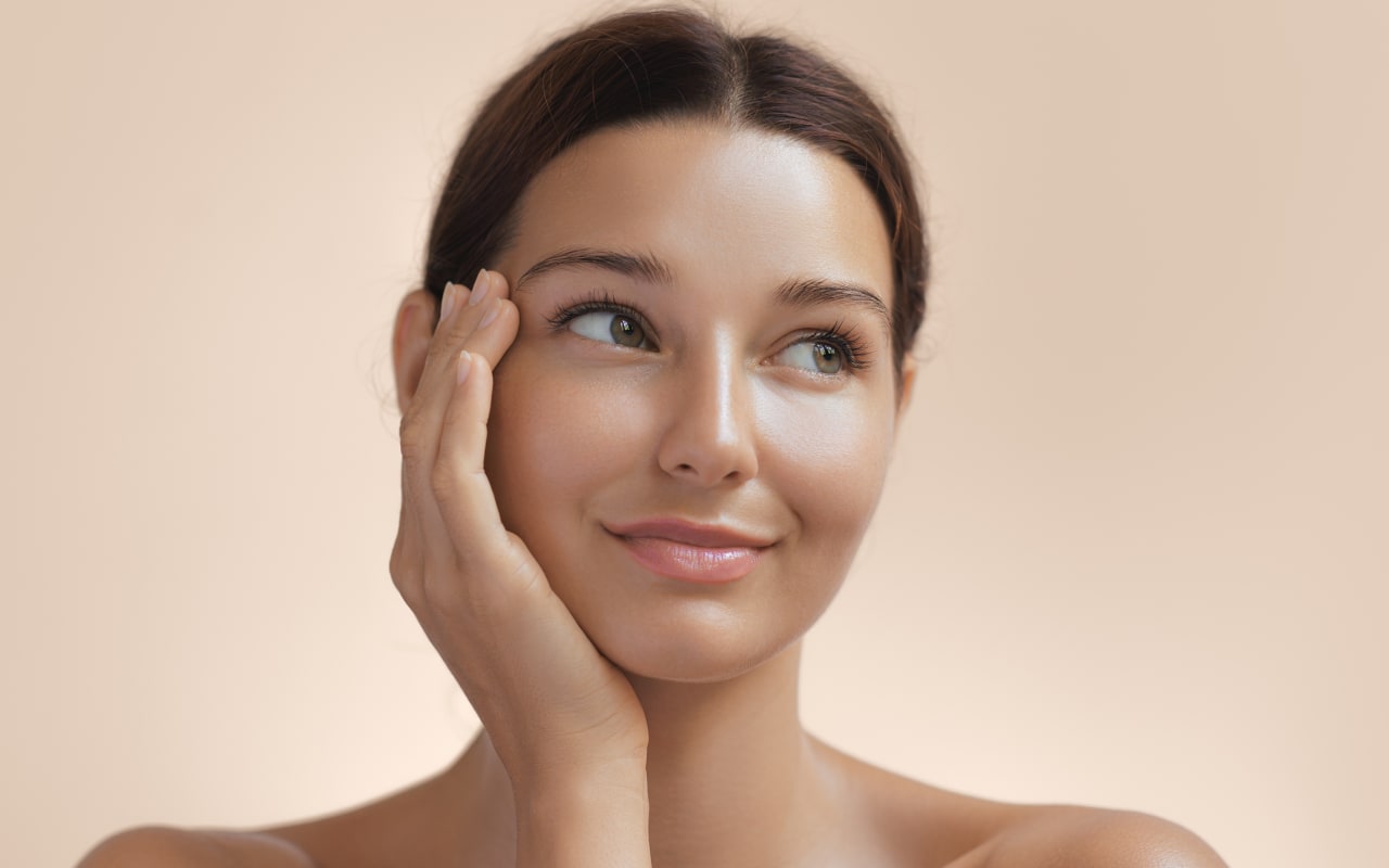 Teint terne ? Découvrez ces gouttes illuminatrices notées 4,5/5 pour un glow naturel et hydratant