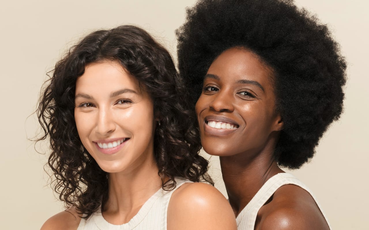 8 conseils pour prendre soin des cheveux bouclés et crépus
