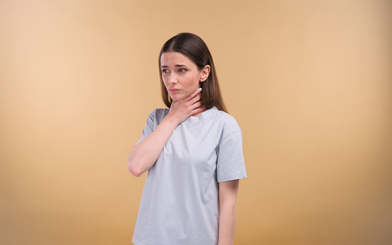 Mal de gorge angine : causes, symptômes, et solutions naturelles