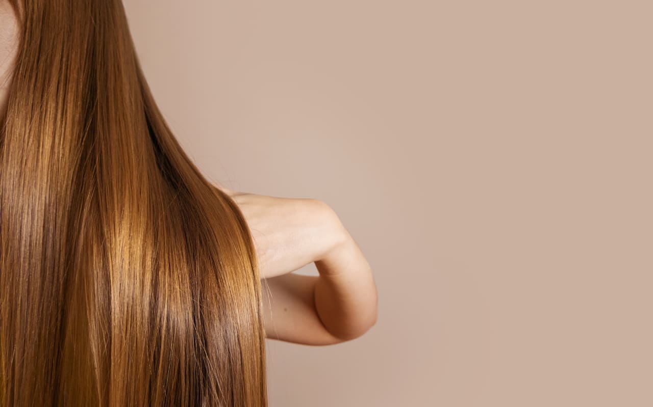 Poudres ayurvédiques ou shampoings classiques : quelle routine adopter ?