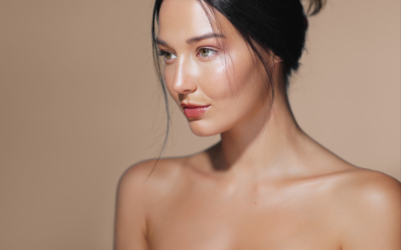Poolside skin: tutto quello che c’è da sapere di questo trend