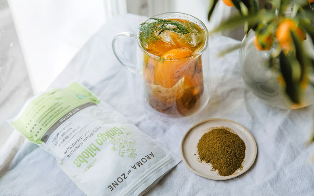 Thé glacé pêche blanche & romarin au ginkgo : une boisson fraîche et revitalisante