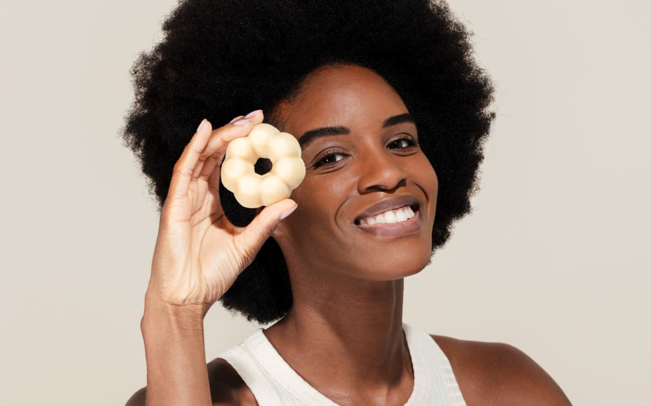 Comment bien espacer les shampoings quand on a les cheveux gras ?