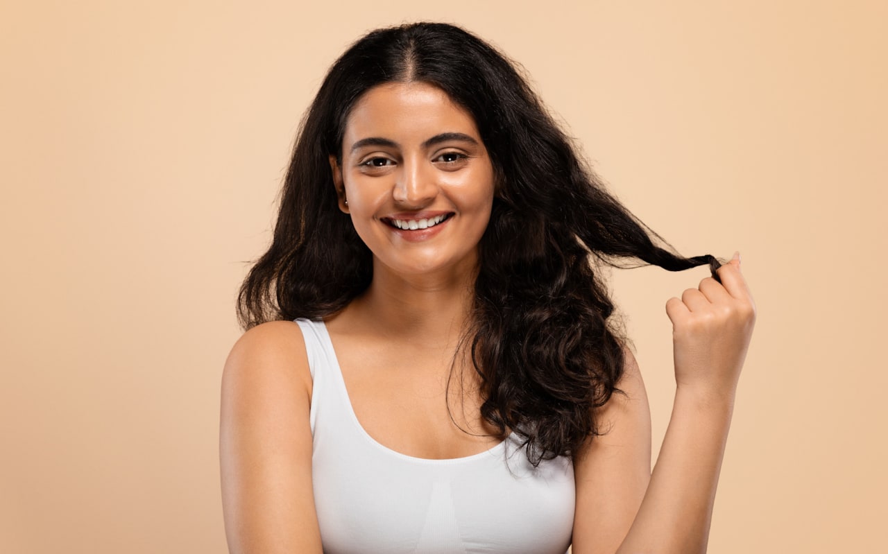 Ondulations légères en S : révélez le potentiel naturel de vos cheveux