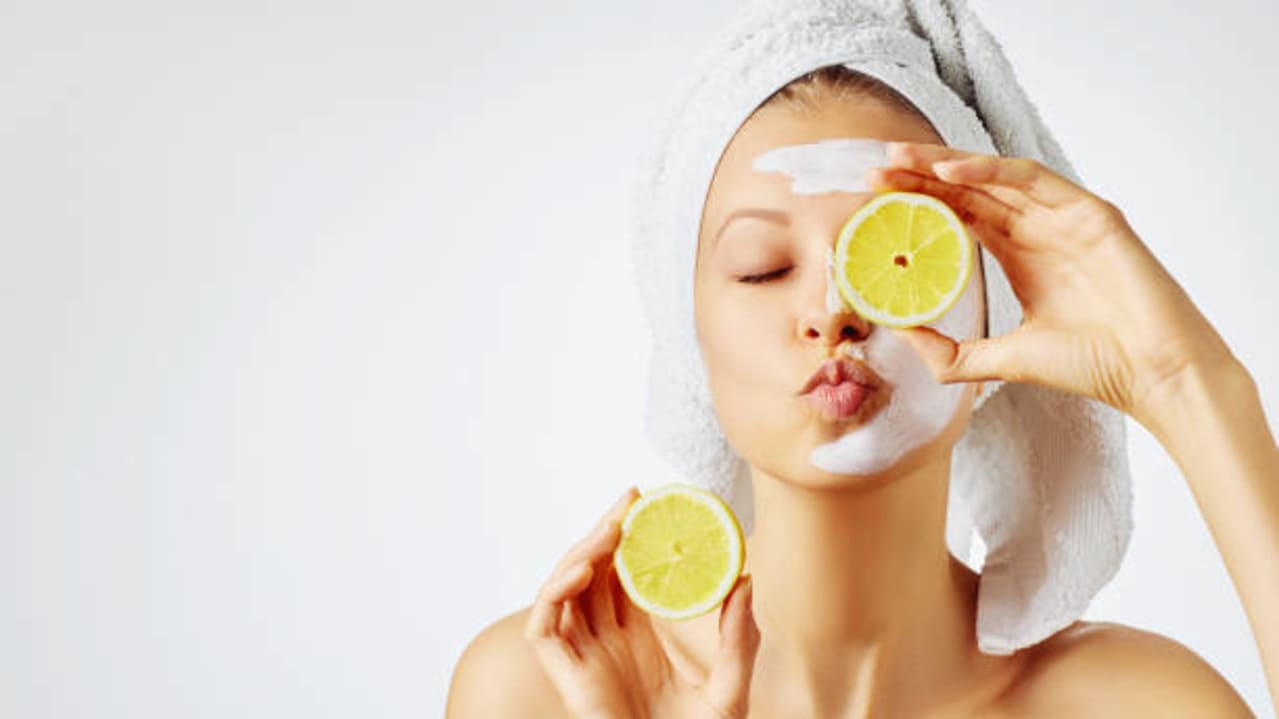 Tout ce que vous devez savoir sur l'hydrolat de citron pour votre peau
