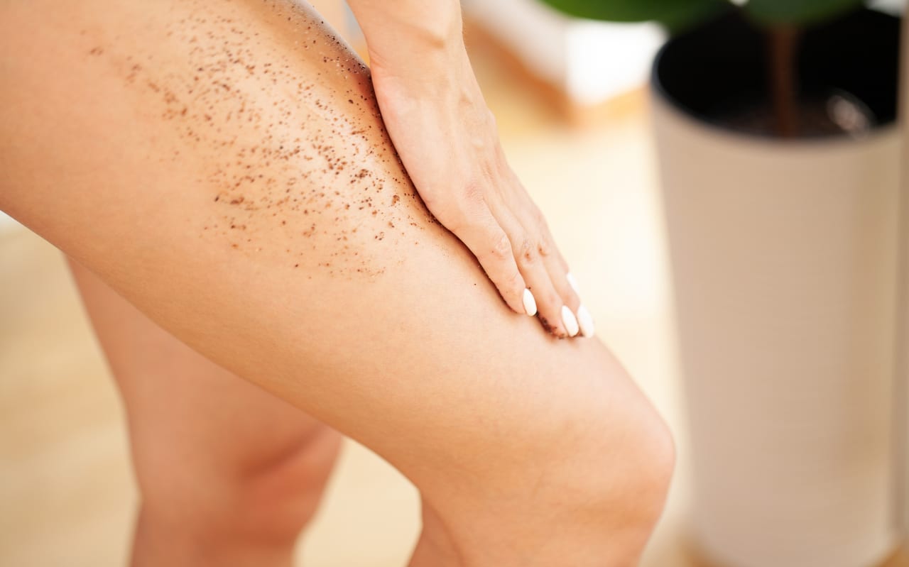 Scrub per le gambe fatto in casa: quali soluzioni naturali?