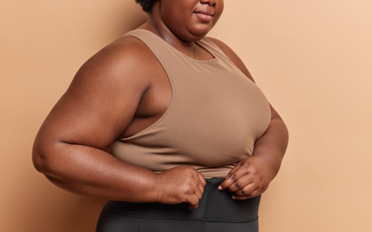 Cellulite sur les bras : comment la faire disparaître naturellement ?