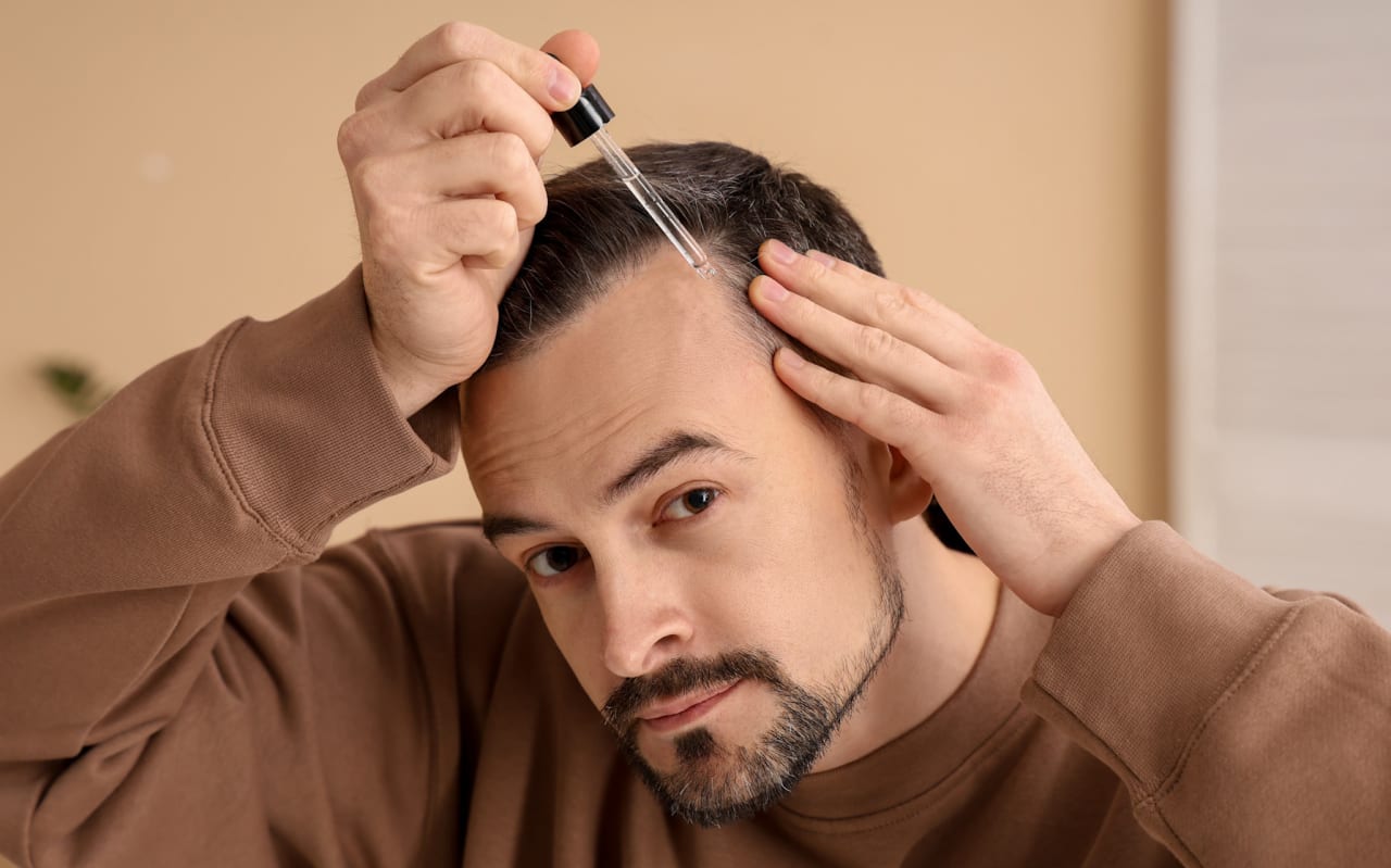 Chute de cheveux : ce sérum Aroma-Zone freine la perte dès la racine, et ça fonctionne sur 100 % des testeurs*