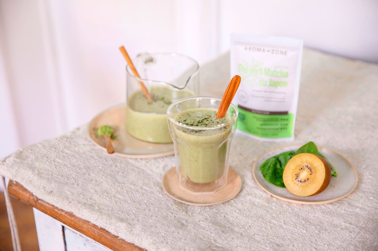 Smoothie chlorophylle au matcha : recette verte pour une peau éclatante