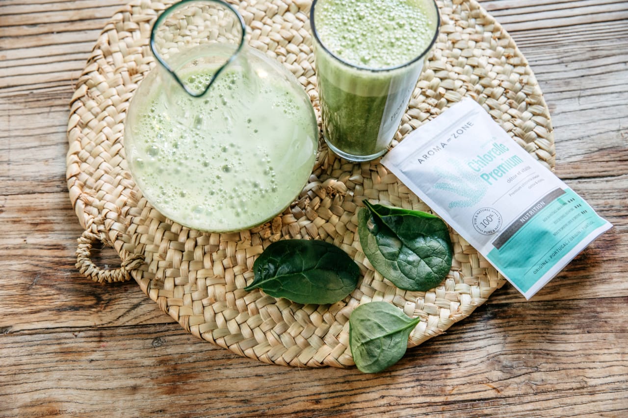 Smoothie Banane, Épinards et Chlorelle : boisson verte détox et énergisante