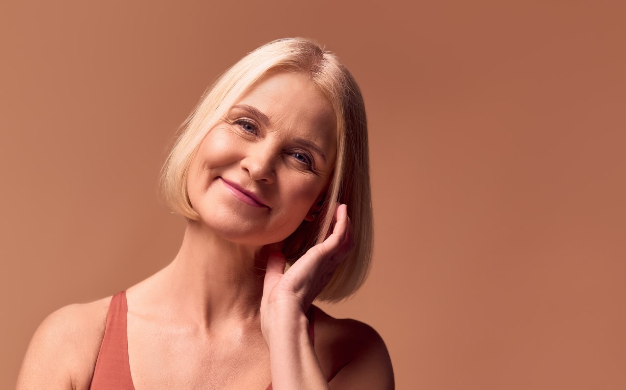 Come eliminare il giallo dai capelli bianchi in modo naturale?